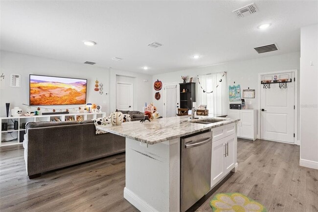 Foto del edificio - 543 Finch Ct