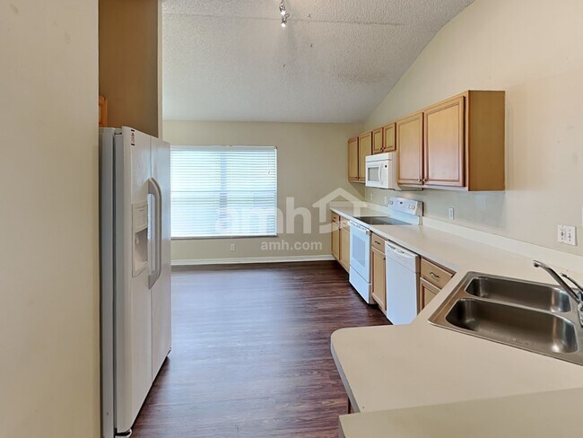 Building Photo - 875 Sedgewood Cir