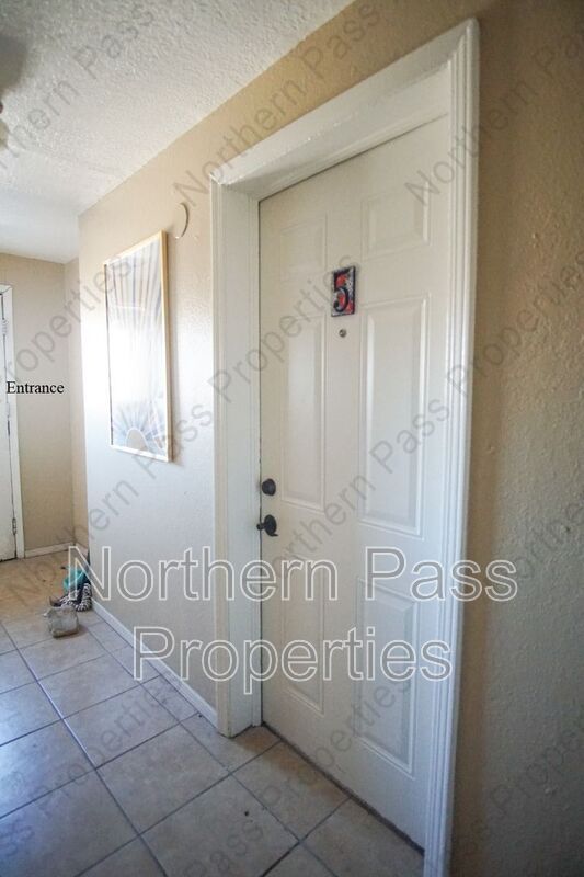 Building Photo - 419 E Schuster Ave