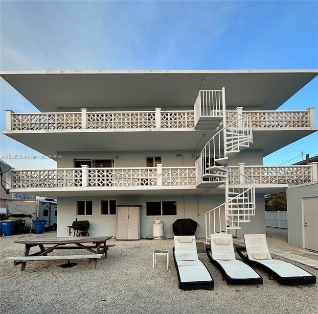Building Photo - 198 Gulfview Dr