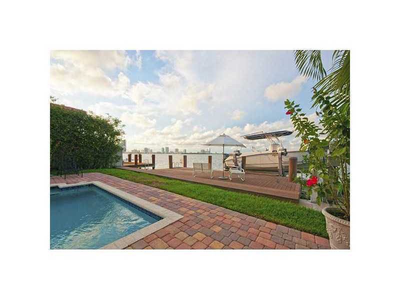 Primary Photo - 1237 N Venetian Way