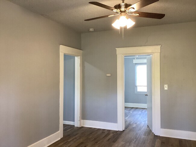 Building Photo - 1532 N. Safford Ave Fresno, CA 93728