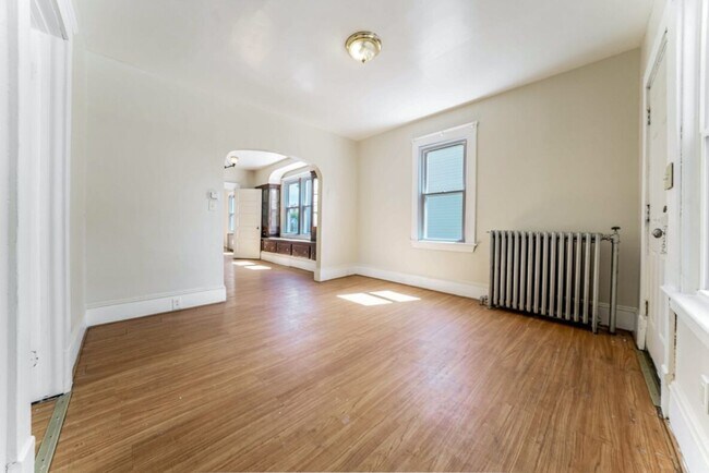 Building Photo - 3402 Roehl Ave