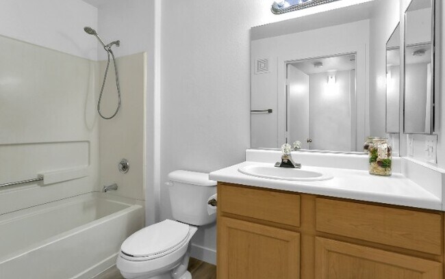 Foto del edificio - 950 Seven Hills Dr