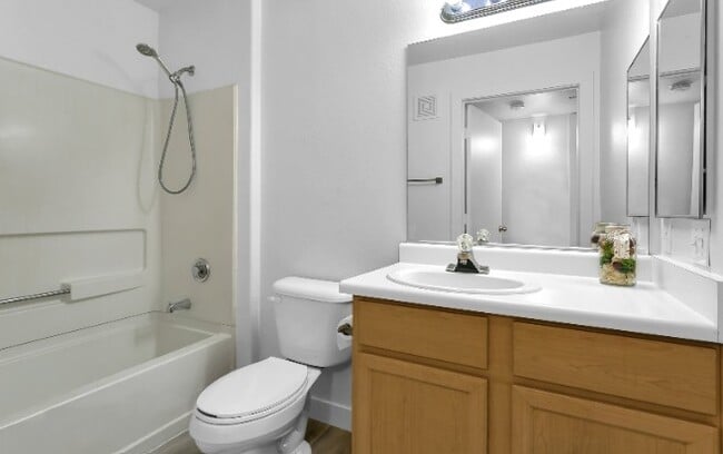 Building Photo - 950 Seven Hills Dr