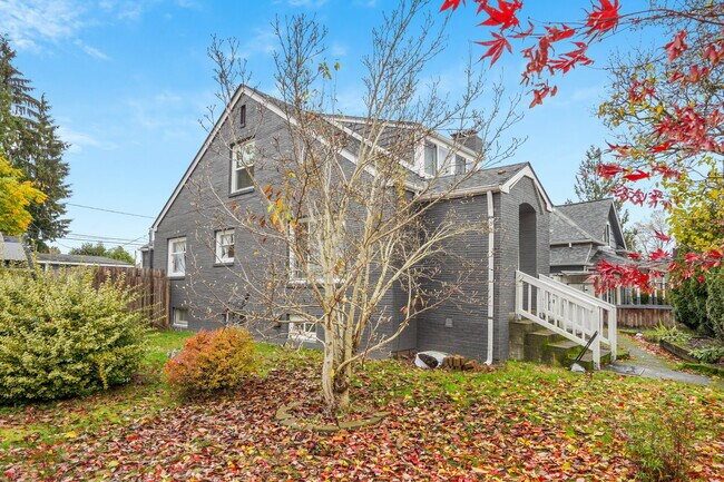 Foto del edificio - 307 7th Ave NW