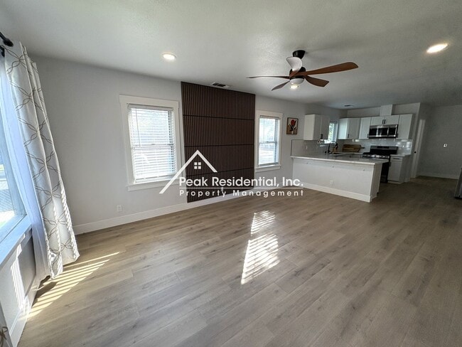 Building Photo - Updated 3bd/2ba North Sacramento House