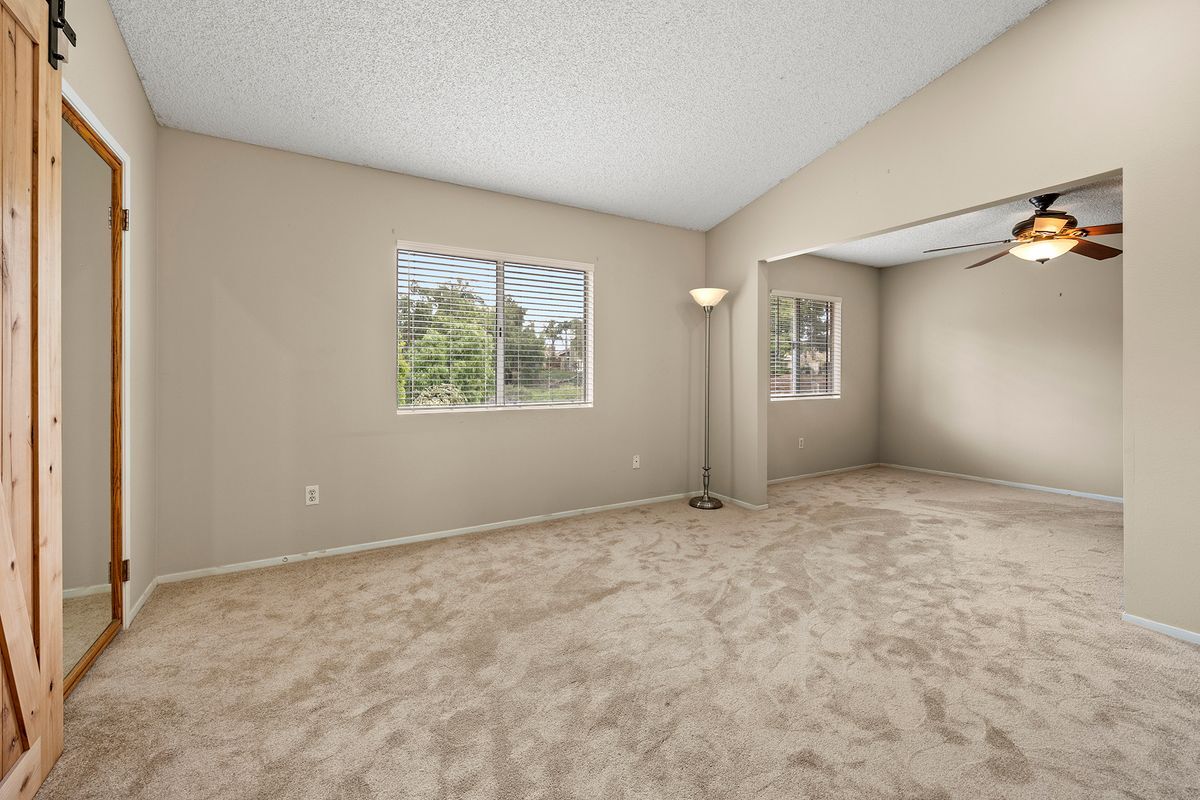 Foto del edificio - 2244 Black Pine Rd