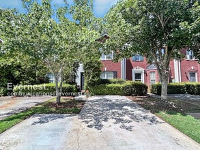 Building Photo - 5589 Strathmoor Manor Cir
