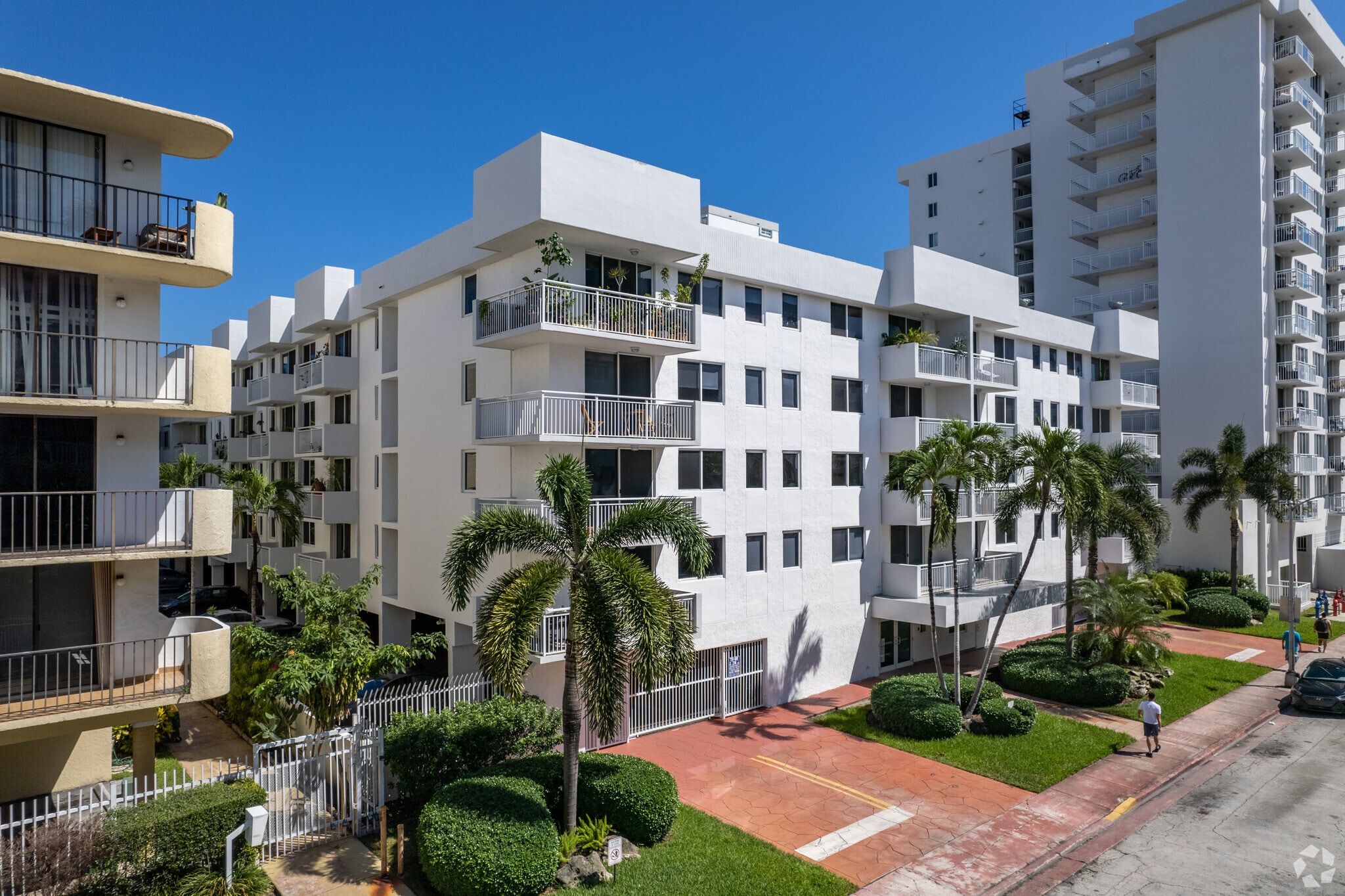 West Bay Gardens Condominiums