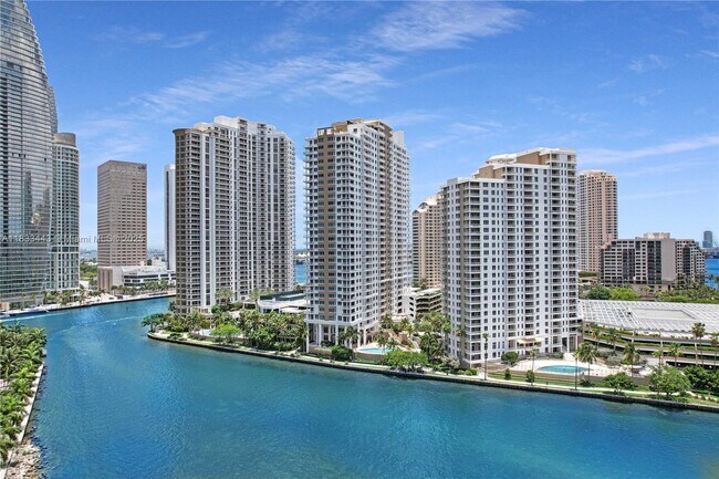Foto del edificio - 801 Brickell Key Blvd