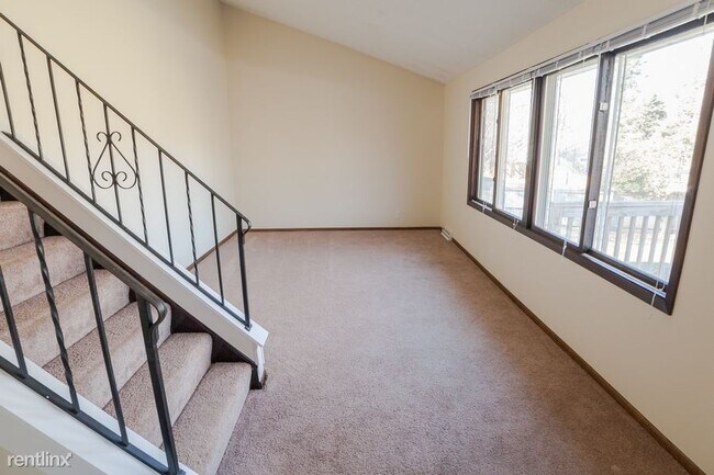 Foto del edificio - 4 br, 1.5 bath House - 657 128th Avenue NE