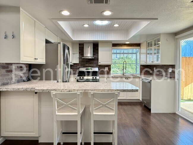 Building Photo - 9911 Ivy St