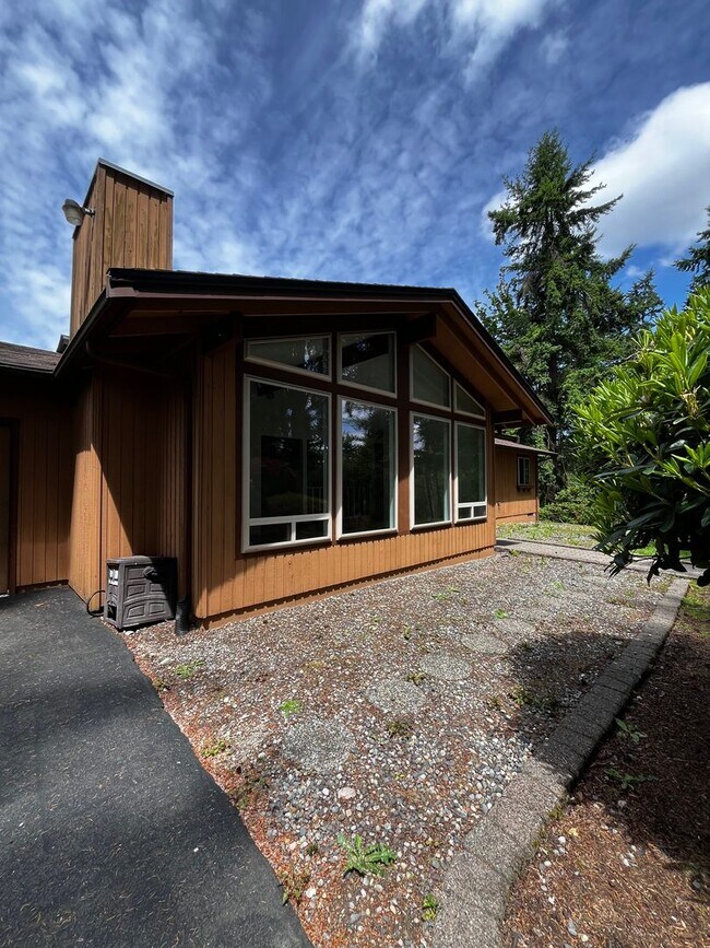 Foto del edificio - Gorgeous 3 BD 2.25 BA Home on 2 Acres!