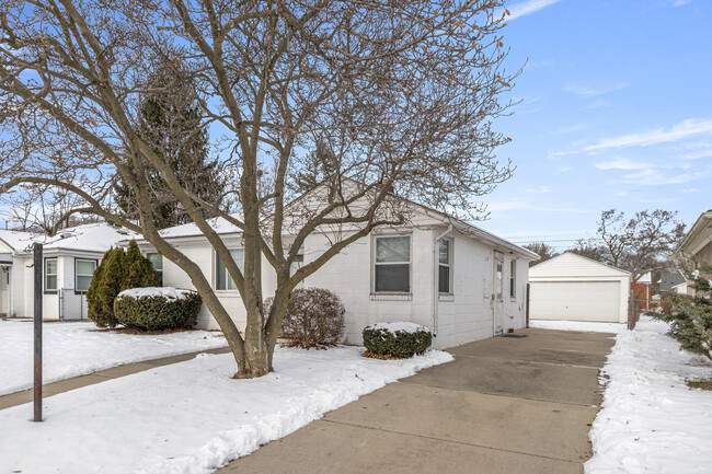 Foto del edificio - 24126 Dartmouth St