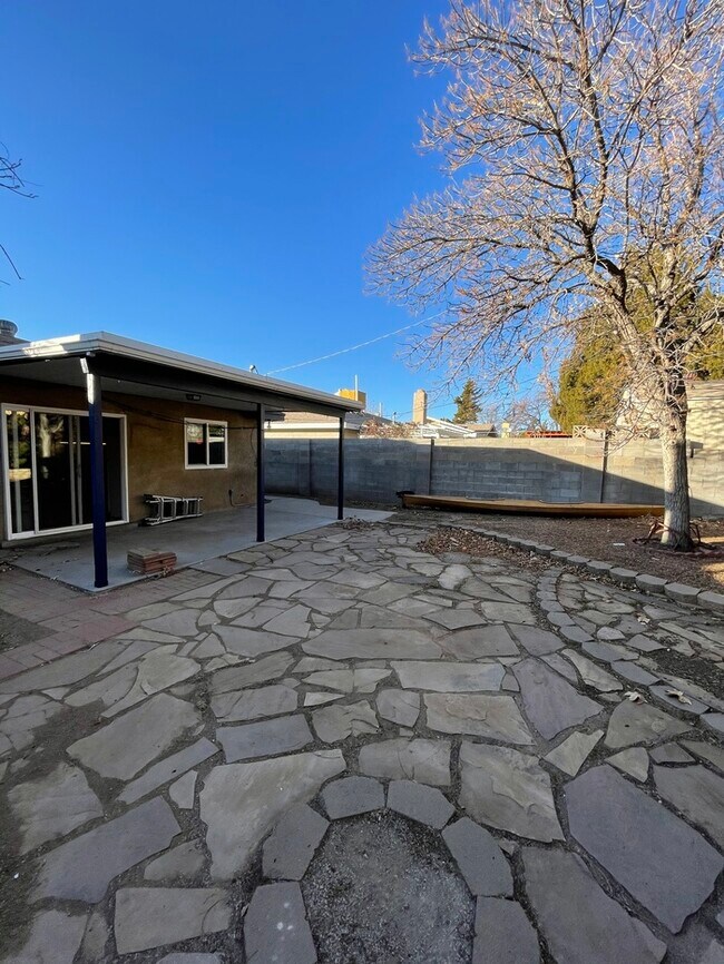 Building Photo - 3704 Glorieta St NE
