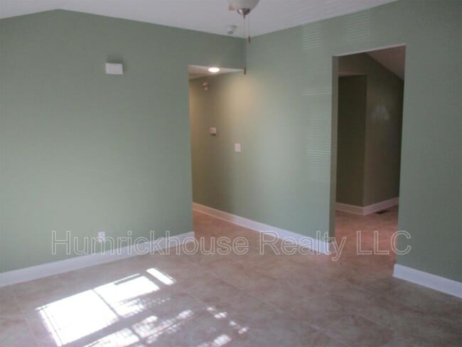 Building Photo - 1725 Longleaf Dr