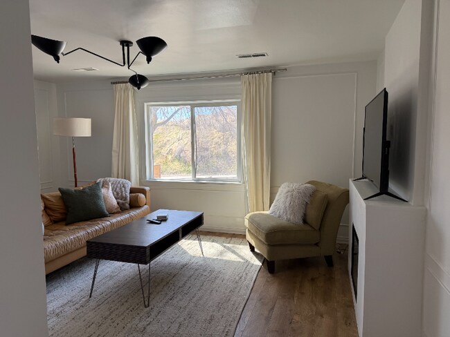 Foto del edificio - 920 W Columbia Ln