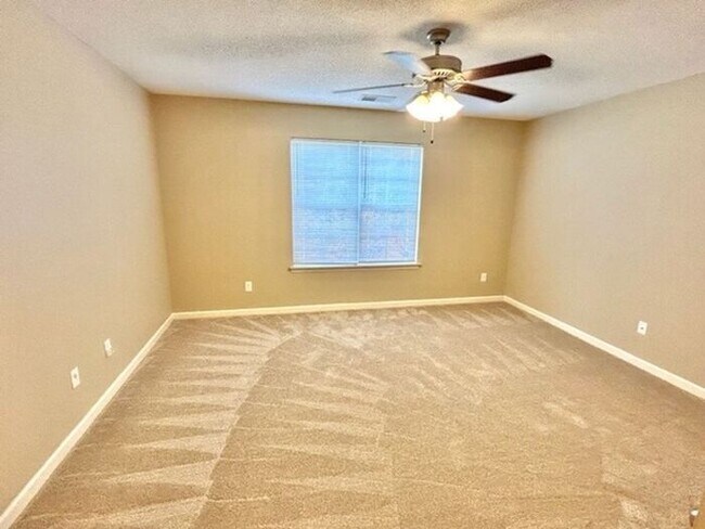 Foto del edificio - Tired Of Apartment Living? Check Out This ...