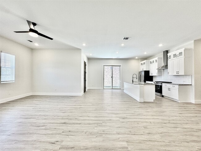 Photo - 8513 Shoreham House