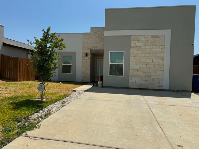 Building Photo - 5013 Castano Dr