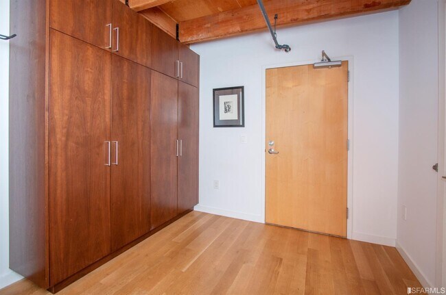 Building Photo - 650 Delancey St
