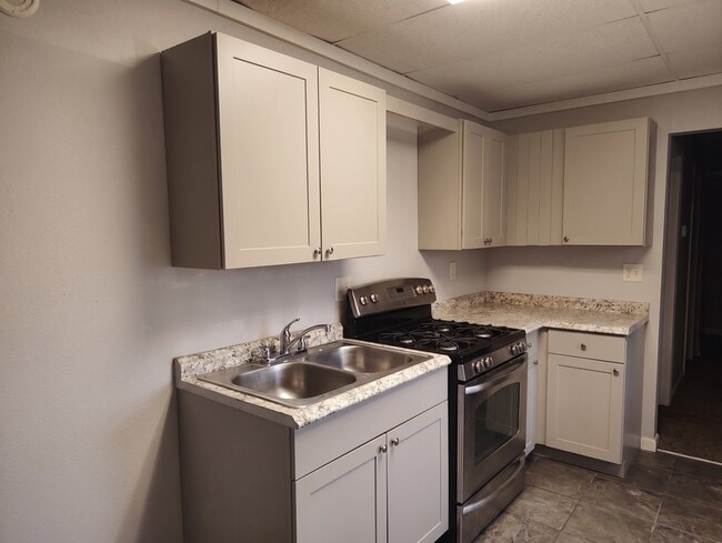 Building Photo - 5261 Alhambra Dr