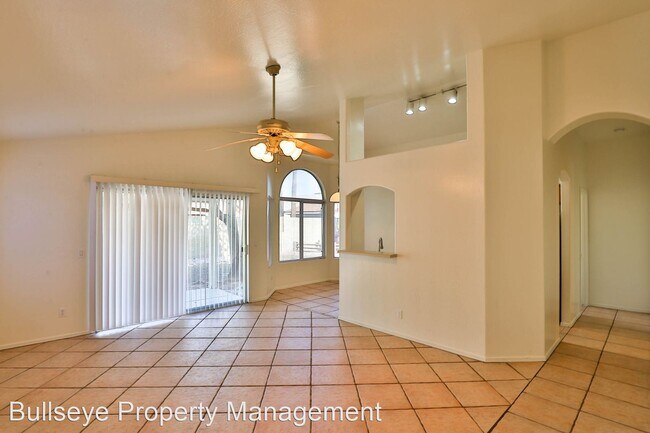 Building Photo - 3 br, 2 bath House - 2058 N. Los Alamos St.