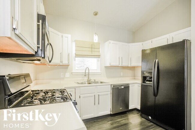 Building Photo - 6560 Springview Dr