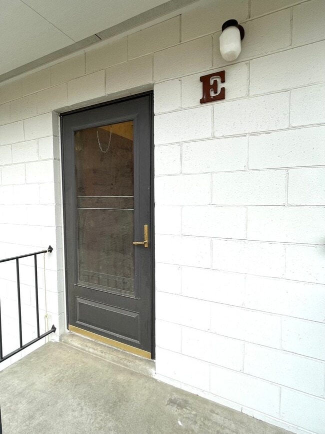 Foto del edificio - Peaceful 55+ Living | 2 Bed, 1 Bath Apartment with Golf Course Views — Kennewick, WA