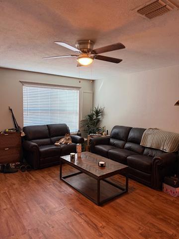 Foto del edificio - 5644 Giddyup Ln