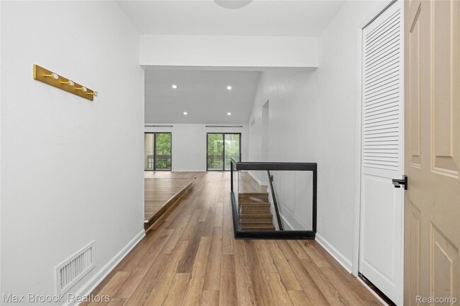 Building Photo - 7432 Azalea Ct