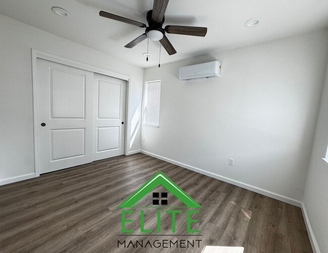Building Photo - Spacious 4-Bedroom, 3-Bathroom Home in Des...