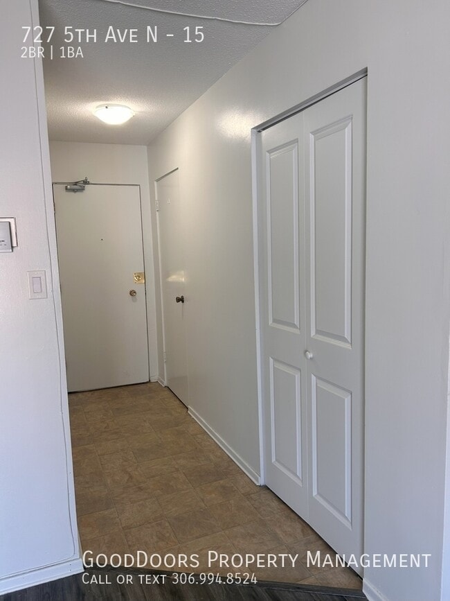 Photo du bâtiment - 727 5th Ave N