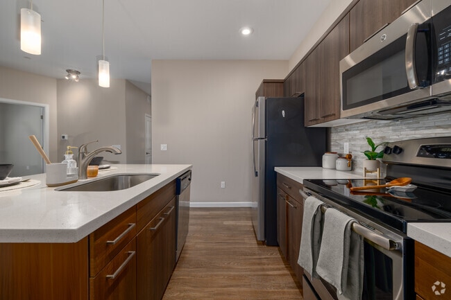 2BR, 2BA - 986SF - Kitchen - The Canyons at Linda Vista Trail