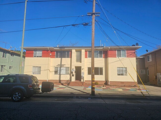 Foto del edificio - Cozy 2-Bed Oakland Apartment: San Leandro ...