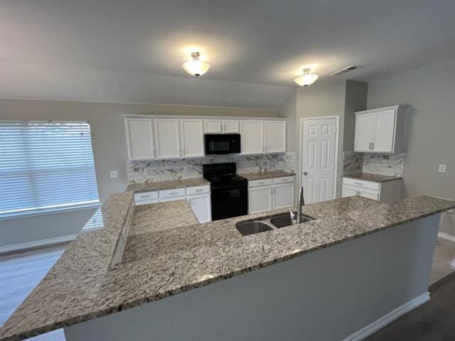Foto del edificio - 3004 Elderberry Dr
