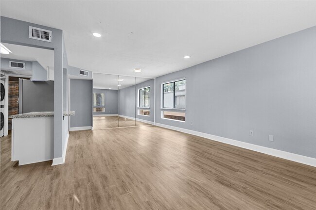 Foto del edificio - 17202 Imperial Valley Dr