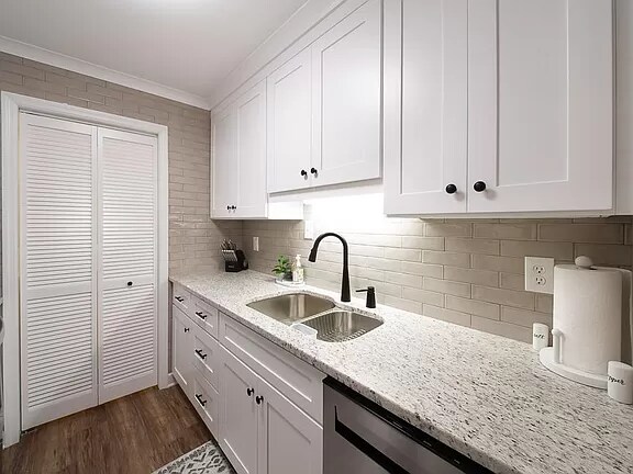 Foto del edificio - 203 Flat Creek Ct