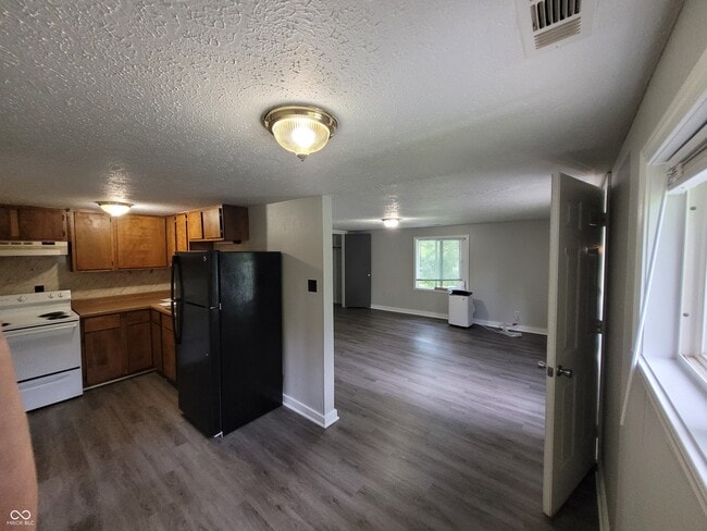 Building Photo - 263-269 N Lehr Dr
