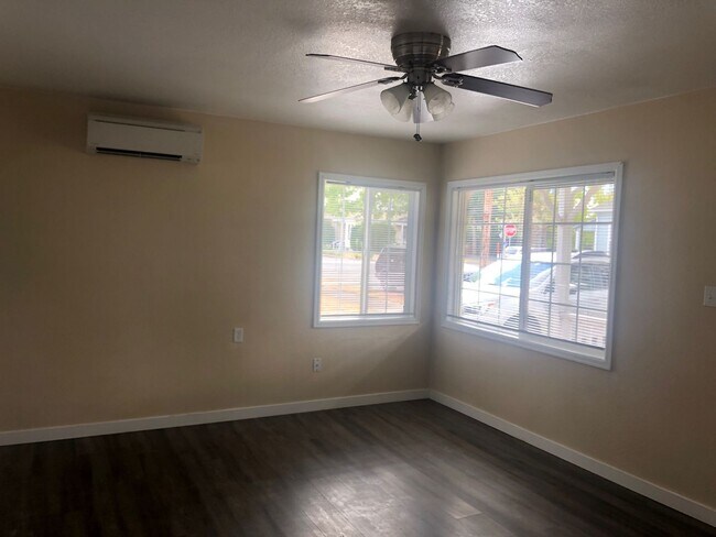 Foto del edificio - 3-Bedroom 1-Bath (A/C) Private Back Yard - Garage $1,875 (Albany)