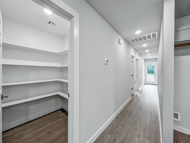 Building Photo - 313 NW 65th Ave