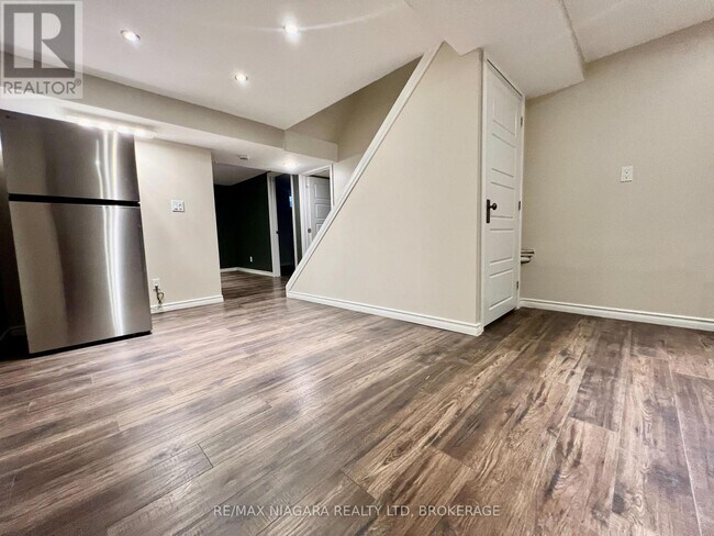 Photo du bâtiment - 7253 Thornhill Crescent