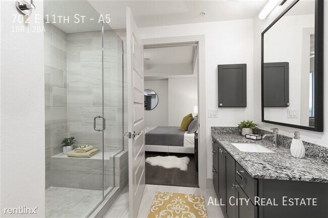 Foto del edificio - 702 E 11th St