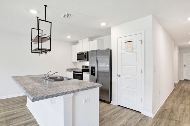 Foto del edificio - Beautiful 2023 Build Home, available now f...