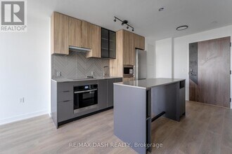 Building Photo - 1037 The Queensway