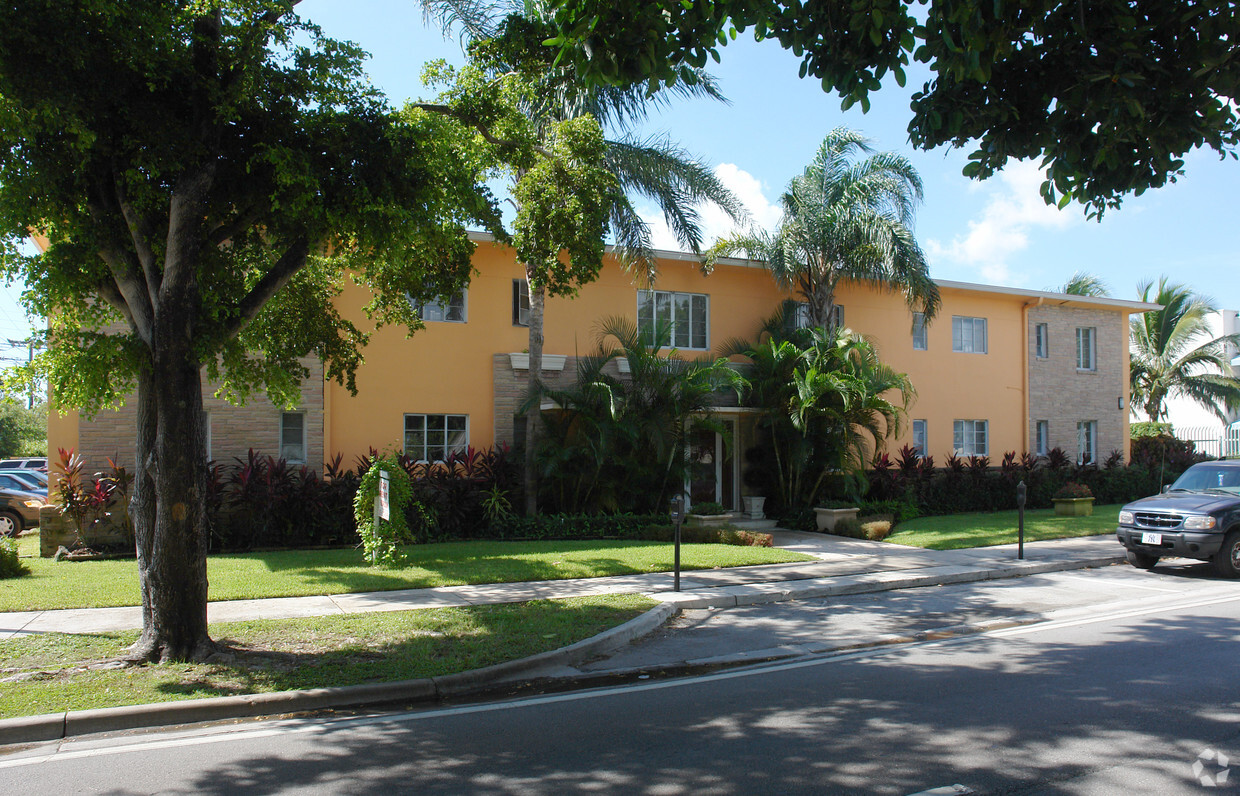 Foto del edificio - Coral Way Apartments