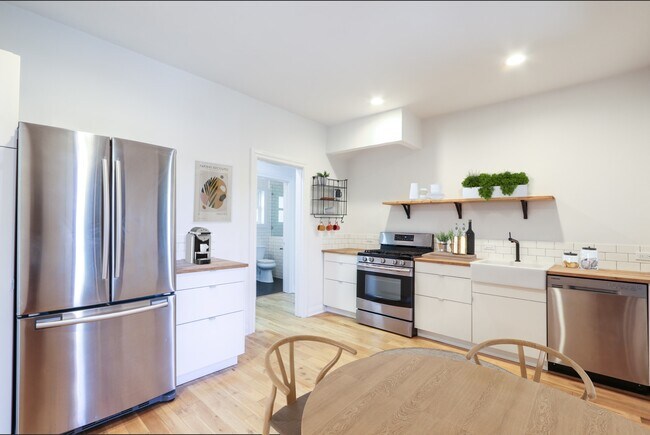 Building Photo - 5385 Edgewood Plz