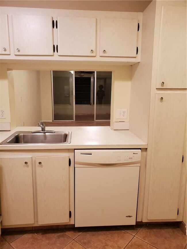 Building Photo - 9410 Poinciana Pl