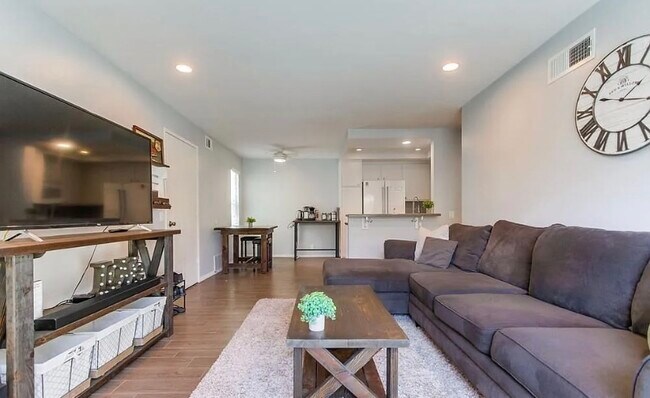Building Photo - 8803 Gilman Dr